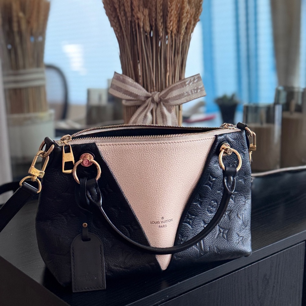 💯 % Auth. Louis Vuitton V tote bb